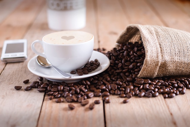 Os benefícios de tomar um bom café pela manhã ao acordar